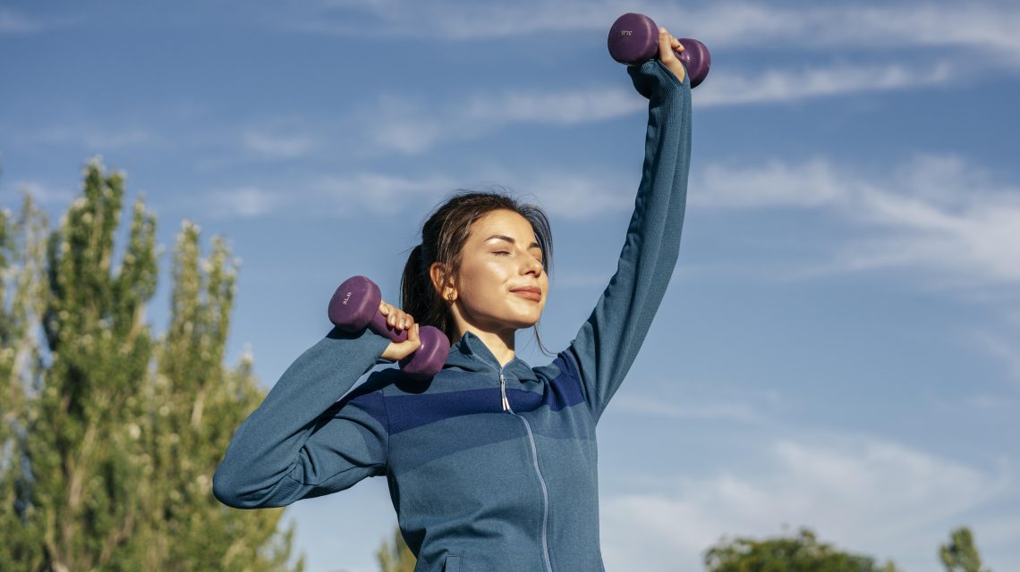 medium-shot-woman-practicing-with-dumbbells